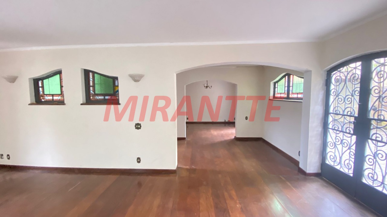 Sobrado de 221m² com 4 quartos em Interlagos