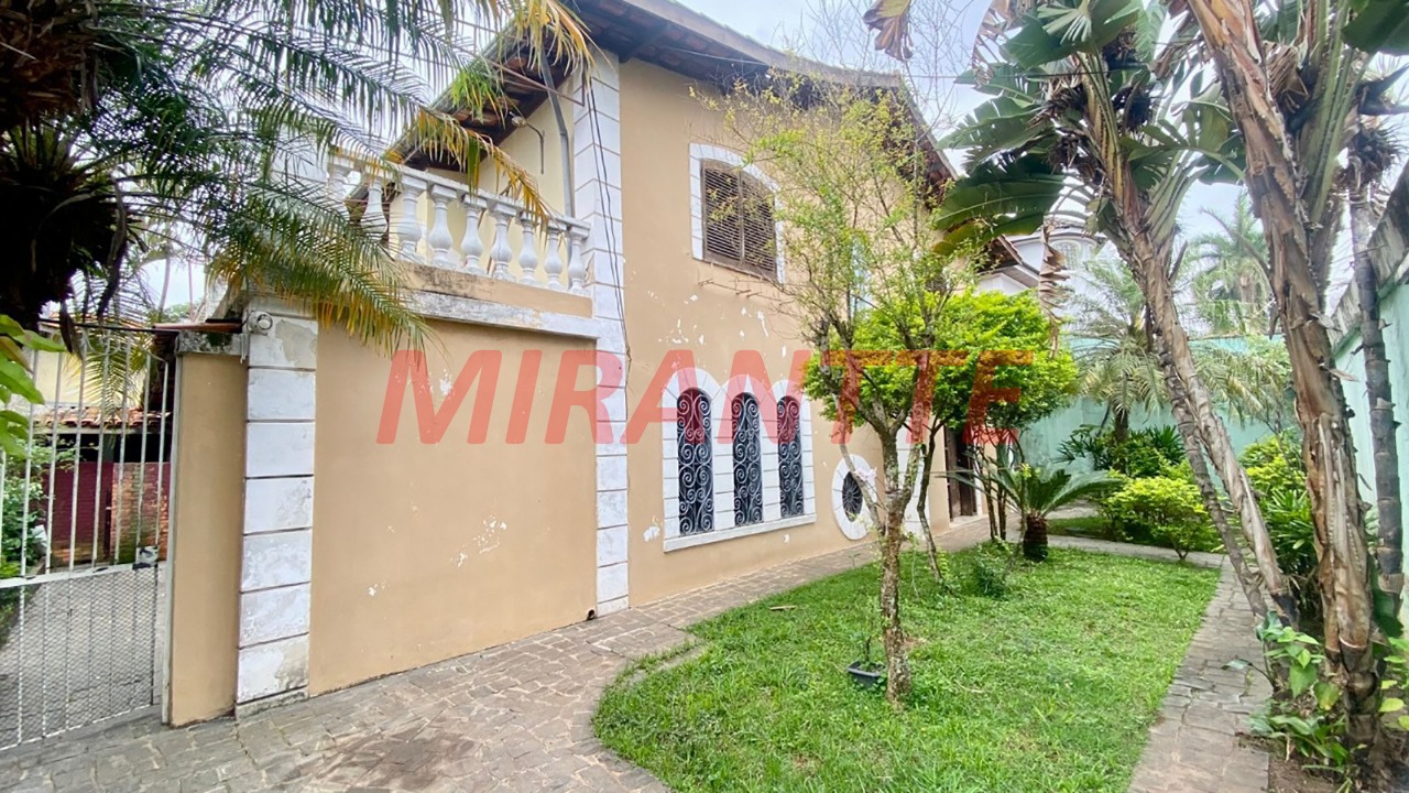 Sobrado de 221m² com 4 quartos em Interlagos