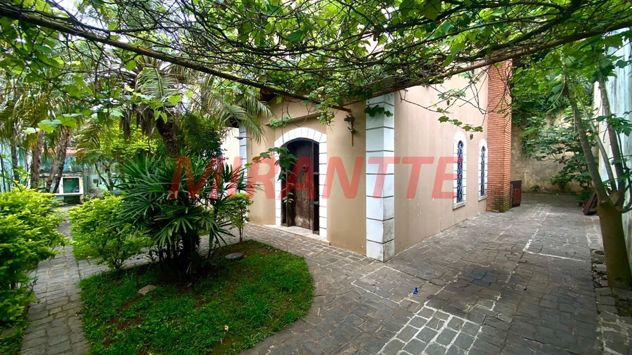 Sobrado de 221m² com 4 quartos em Interlagos