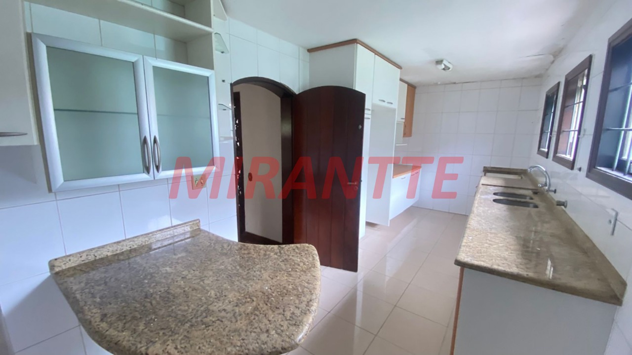 Sobrado de 221m² com 4 quartos em Interlagos