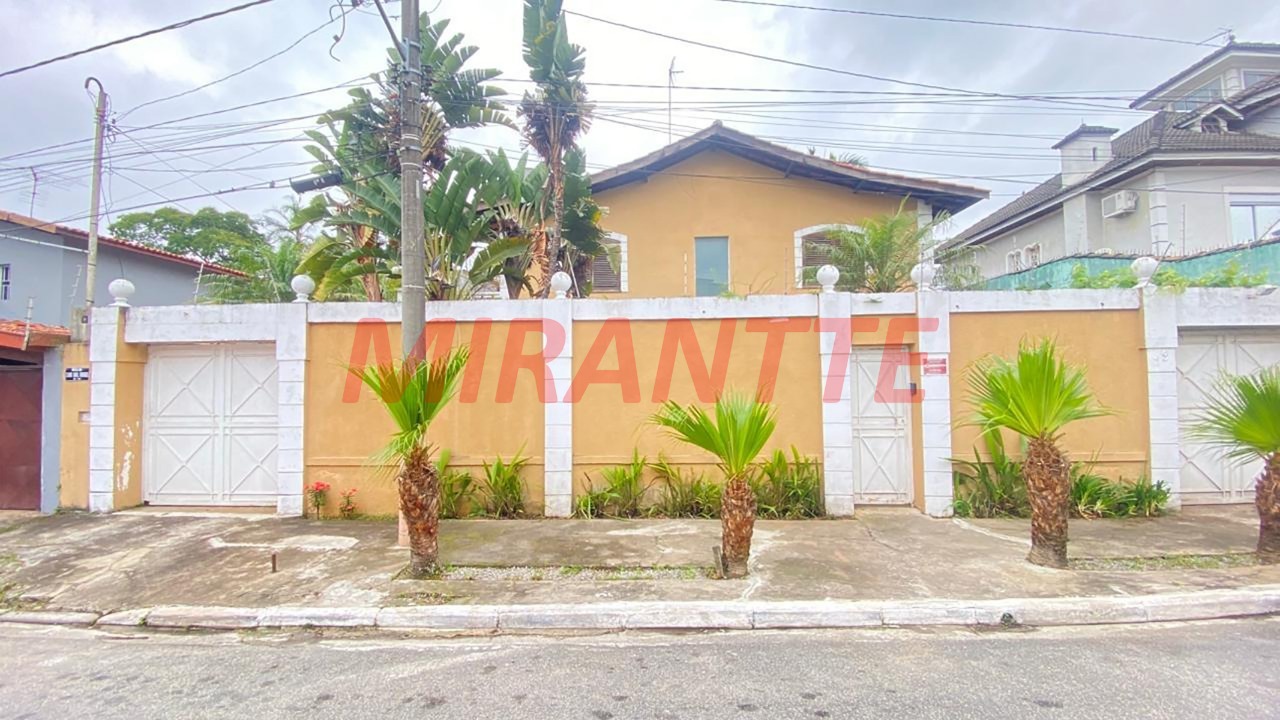 Sobrado de 221m² com 4 quartos em Interlagos