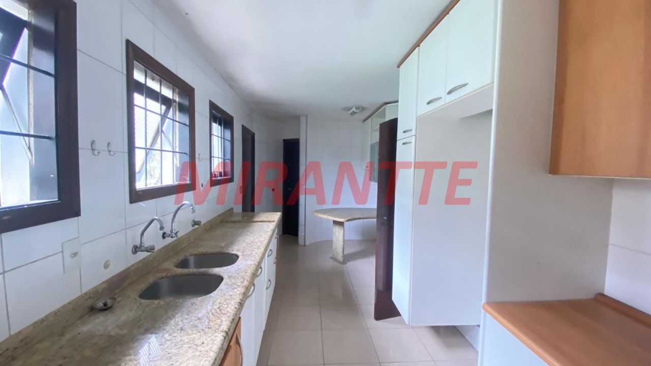 Sobrado de 221m² com 4 quartos em Interlagos