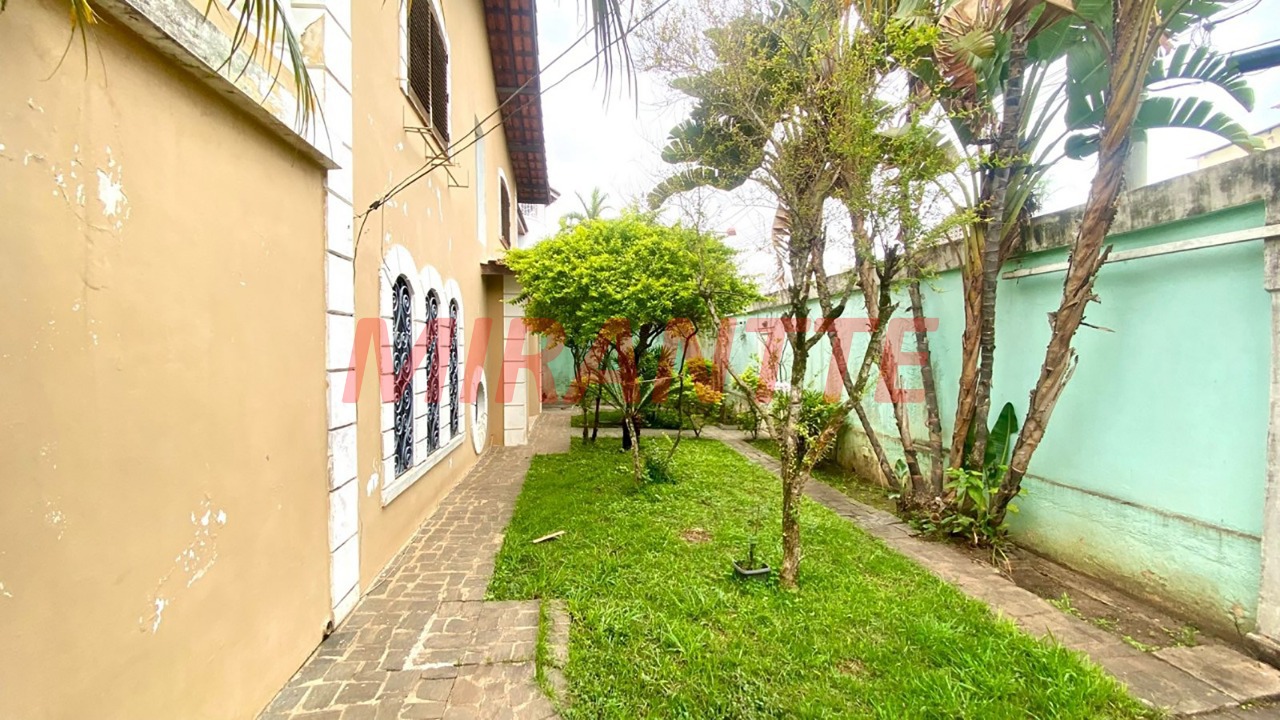 Sobrado de 221m² com 4 quartos em Interlagos