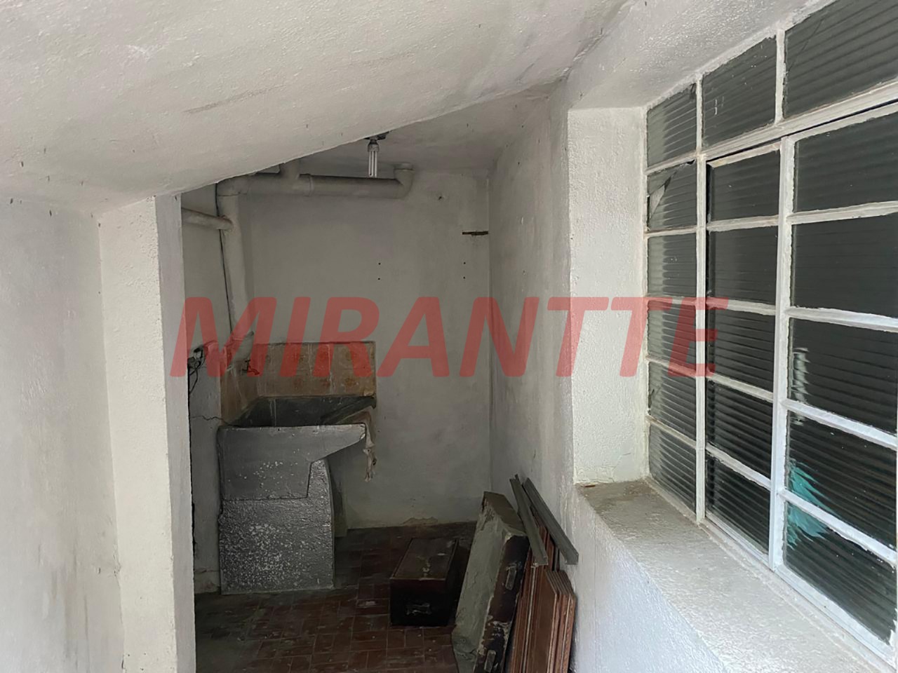 Comercial de 105m² em Santana