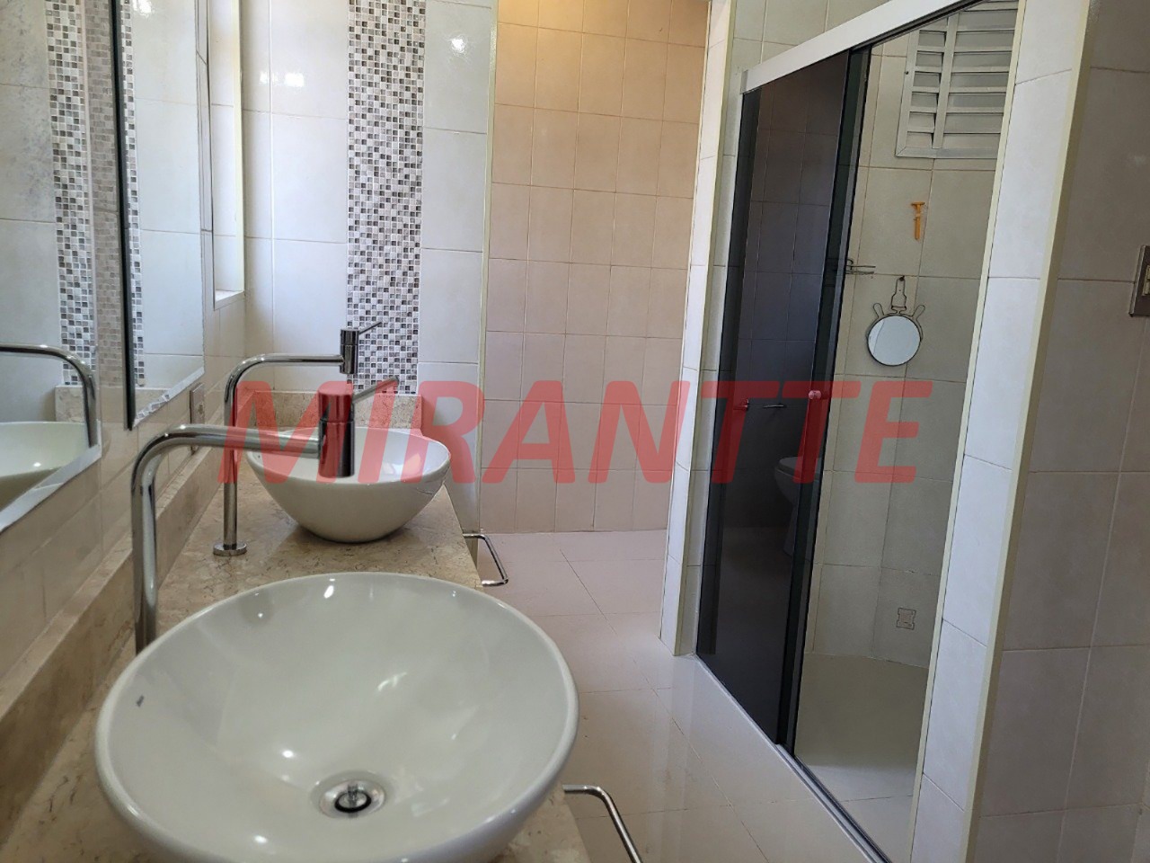Sobrado de 476m² com 5 quartos em Vila Galvão