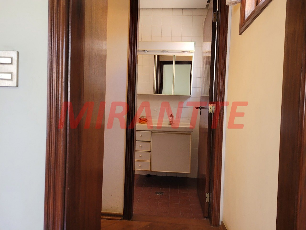 Sobrado de 476m² com 5 quartos em Vila Galvão