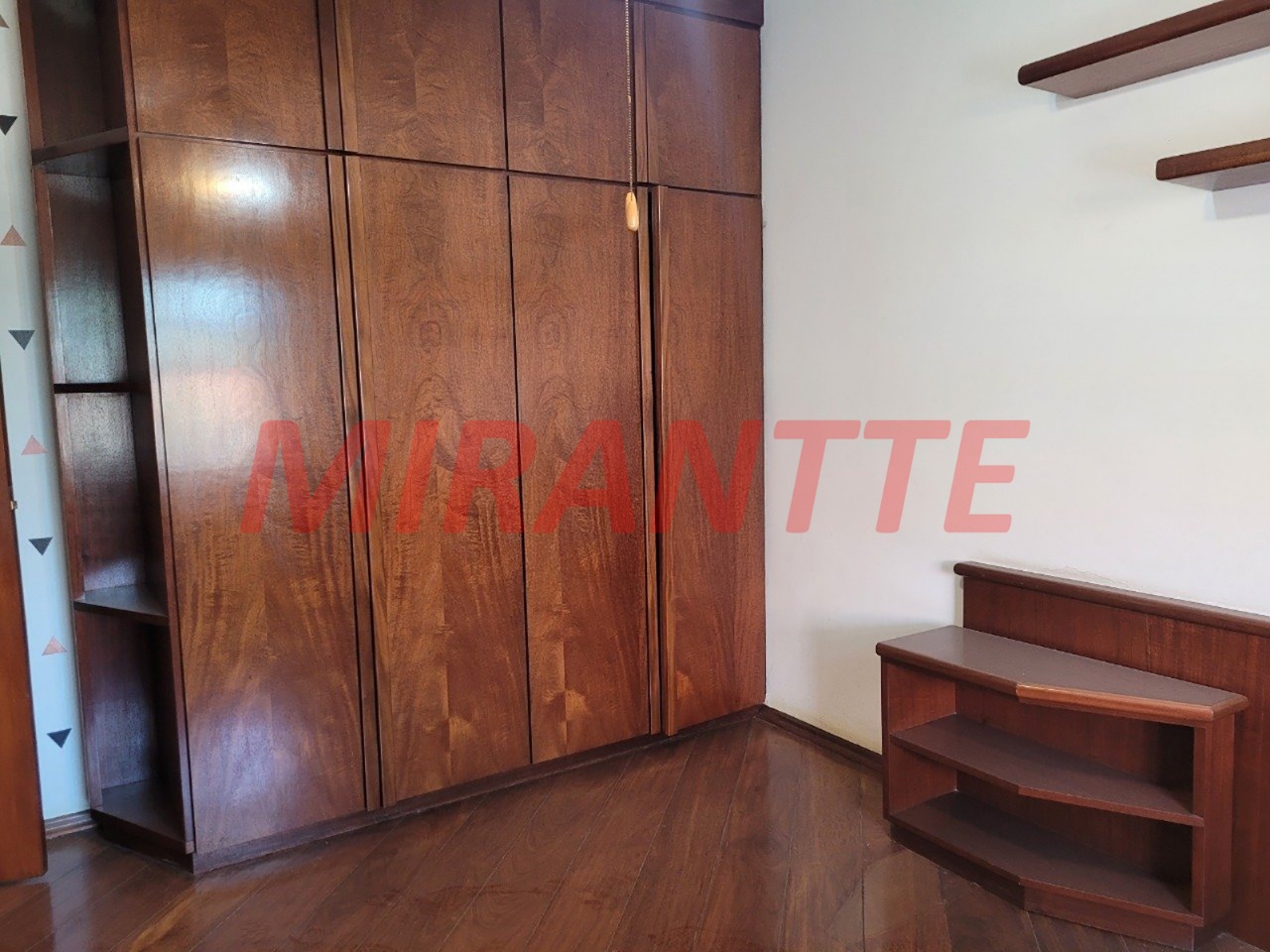 Sobrado de 476m² com 5 quartos em Vila Galvão