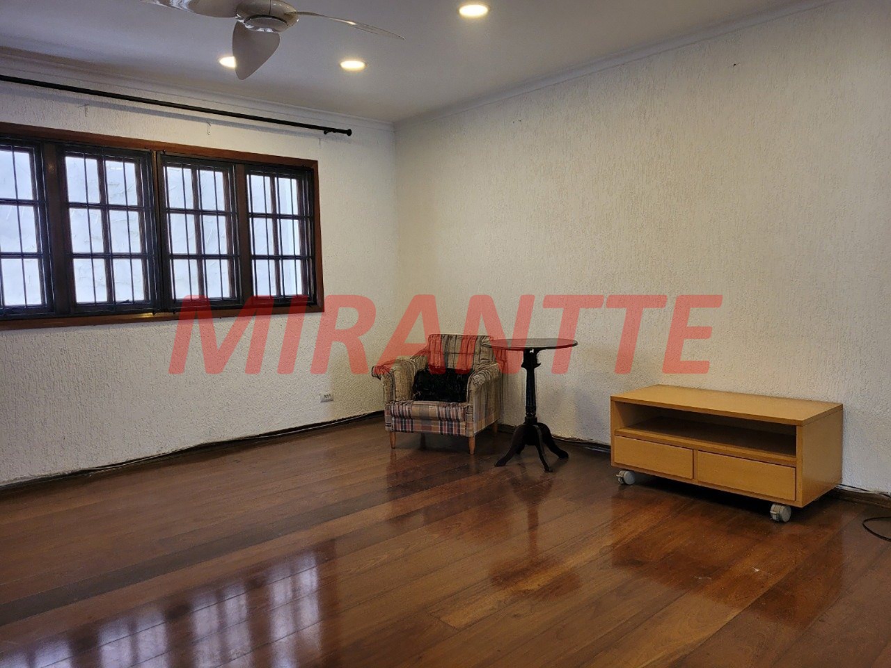 Sobrado de 476m² com 5 quartos em Vila Galvão