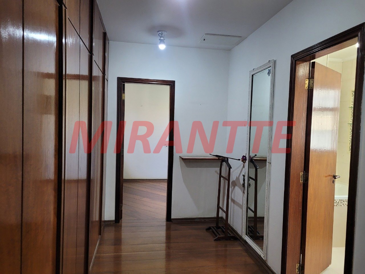 Sobrado de 476m² com 5 quartos em Vila Galvão