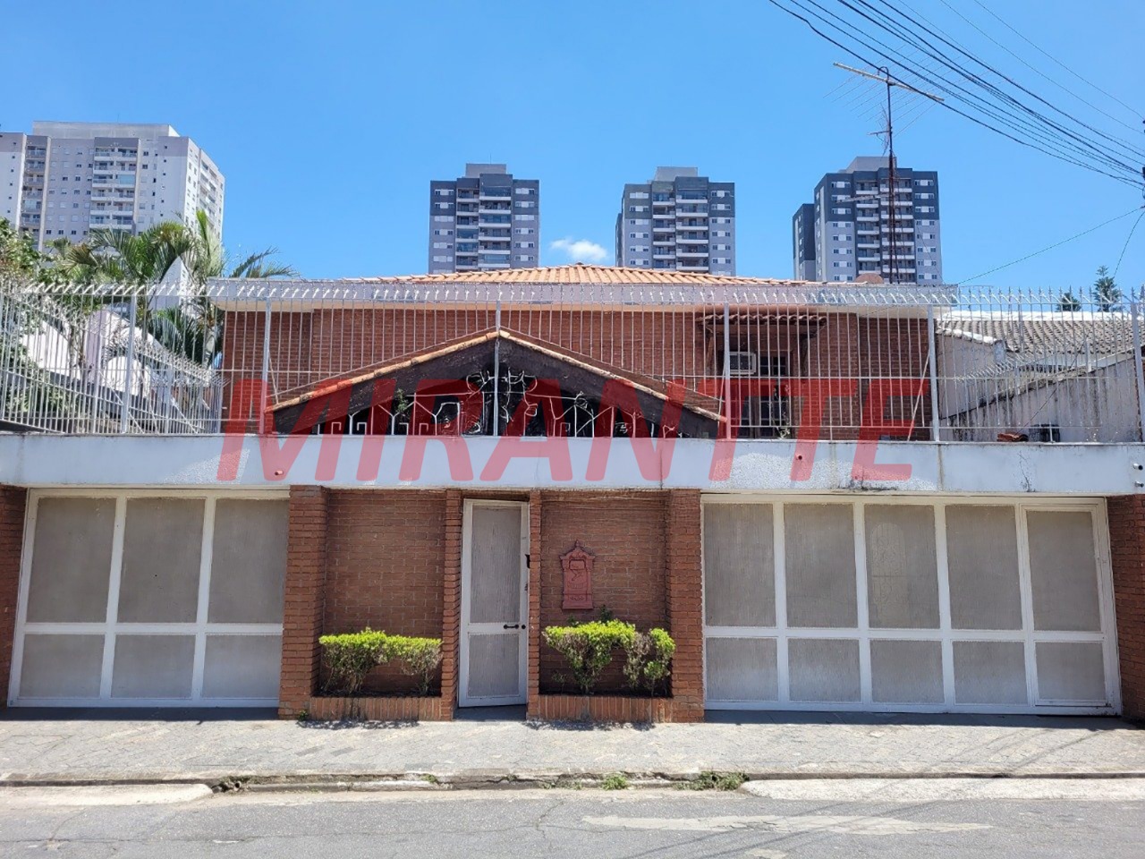 Sobrado de 476m² com 5 quartos em Vila Galvão