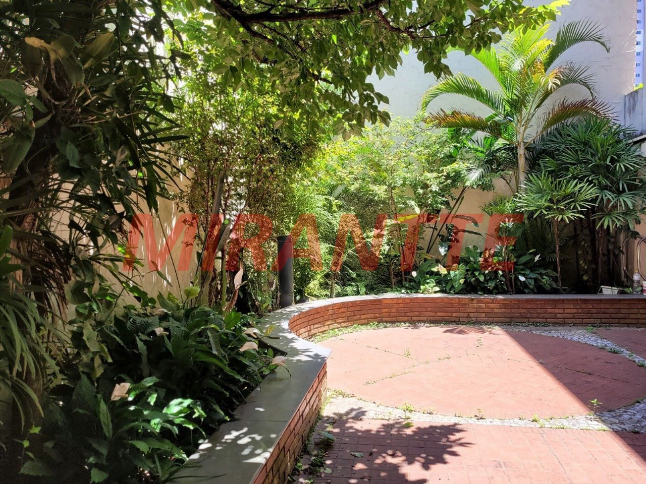 Sobrado de 476m² com 5 quartos em Vila Galvão