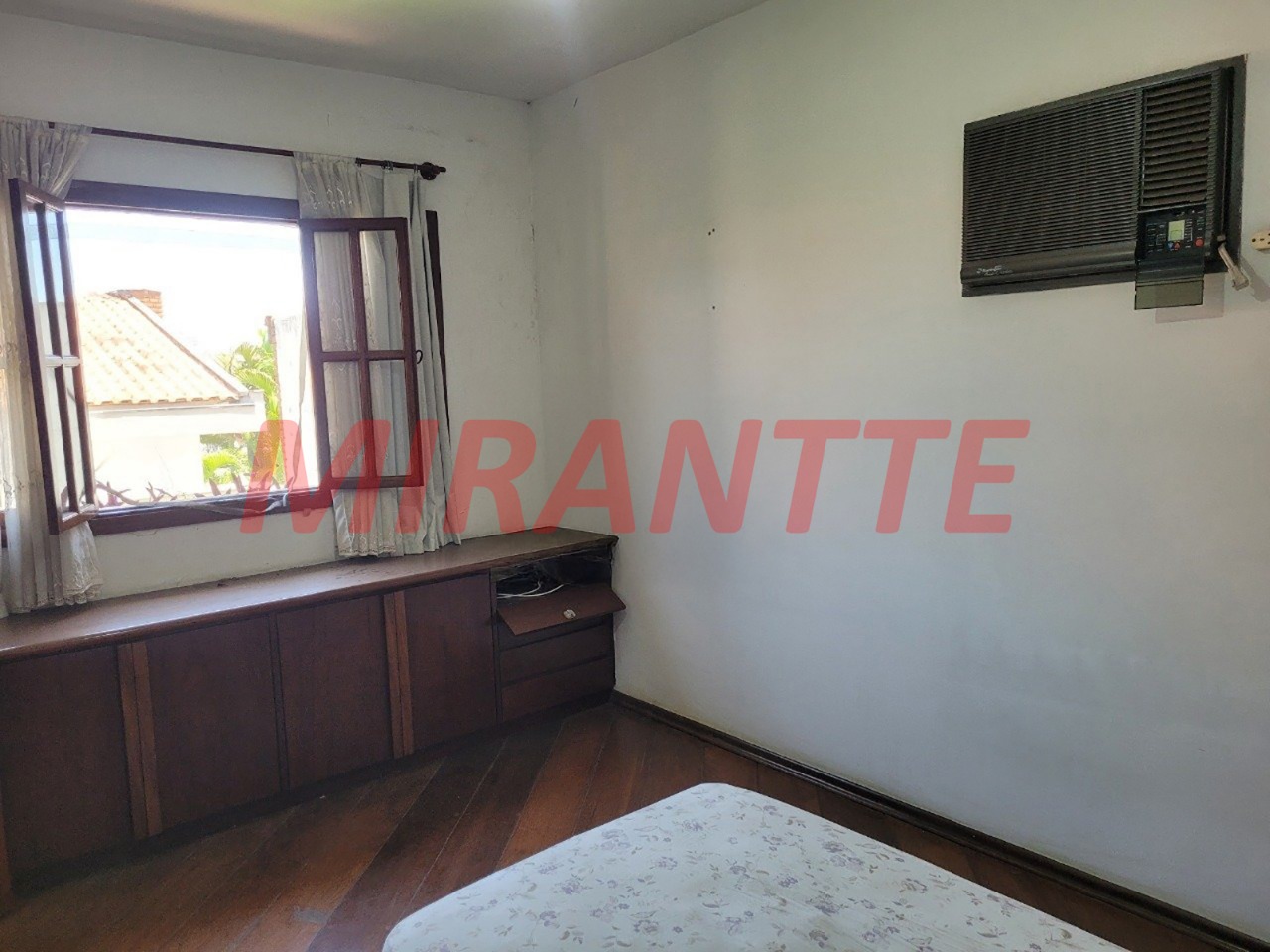 Sobrado de 476m² com 5 quartos em Vila Galvão