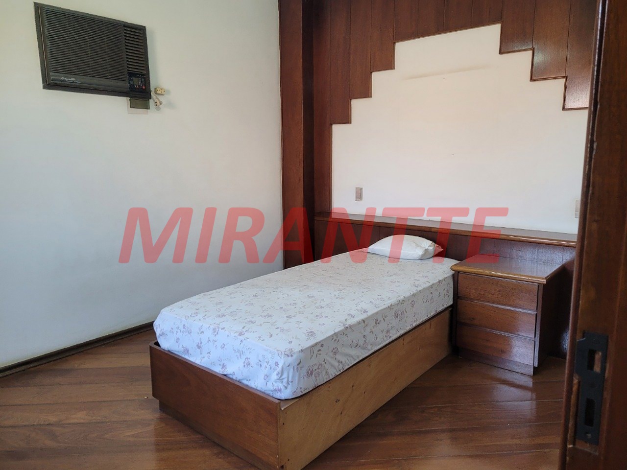 Sobrado de 476m² com 5 quartos em Vila Galvão