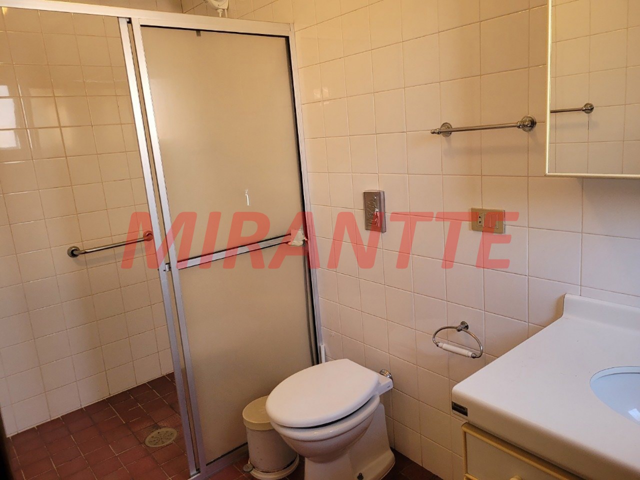 Sobrado de 476m² com 5 quartos em Vila Galvão