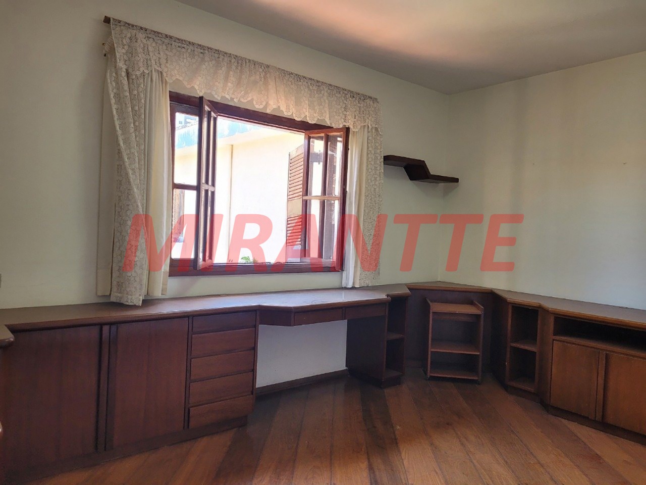 Sobrado de 476m² com 5 quartos em Vila Galvão