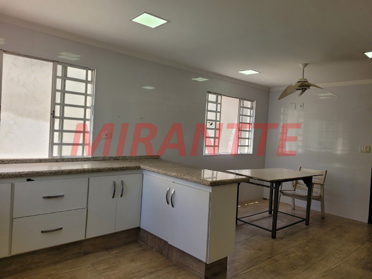 Sobrado de 476m² com 5 quartos em Vila Galvão