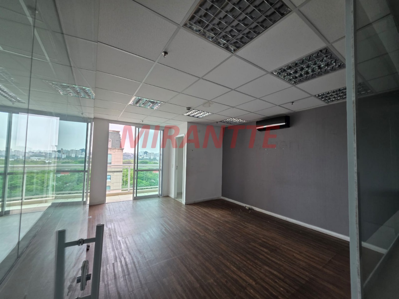 Comercial de 49m² em Santana