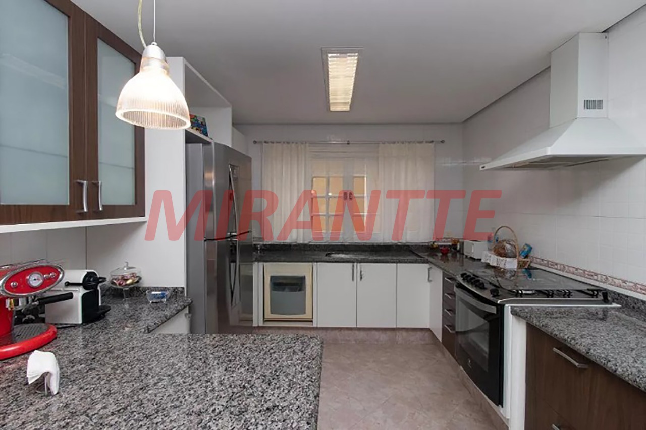 Sobrado de 323m² com 4 quartos em Jardim Guançã