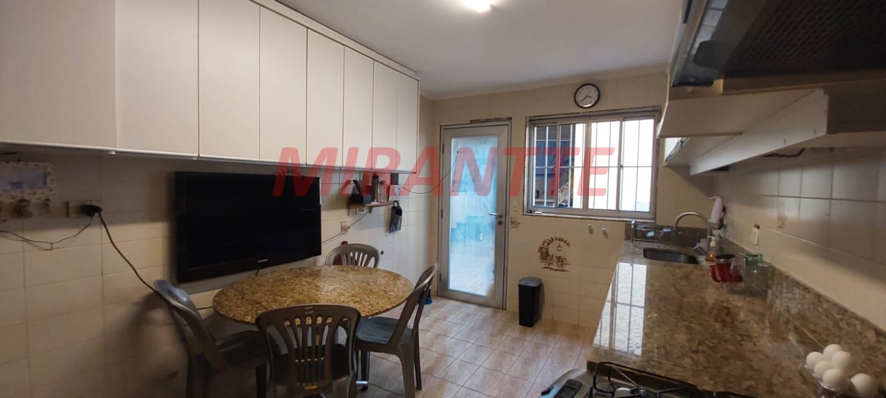 Sobrado de 174m² com 3 quartos em Santana