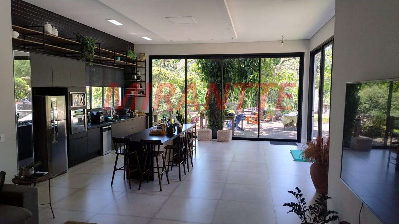 Casa terrea de 350m² com 3 quartos em Serra da Cantareira
