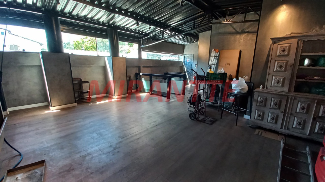 Comercial de 320m² em Água Fria