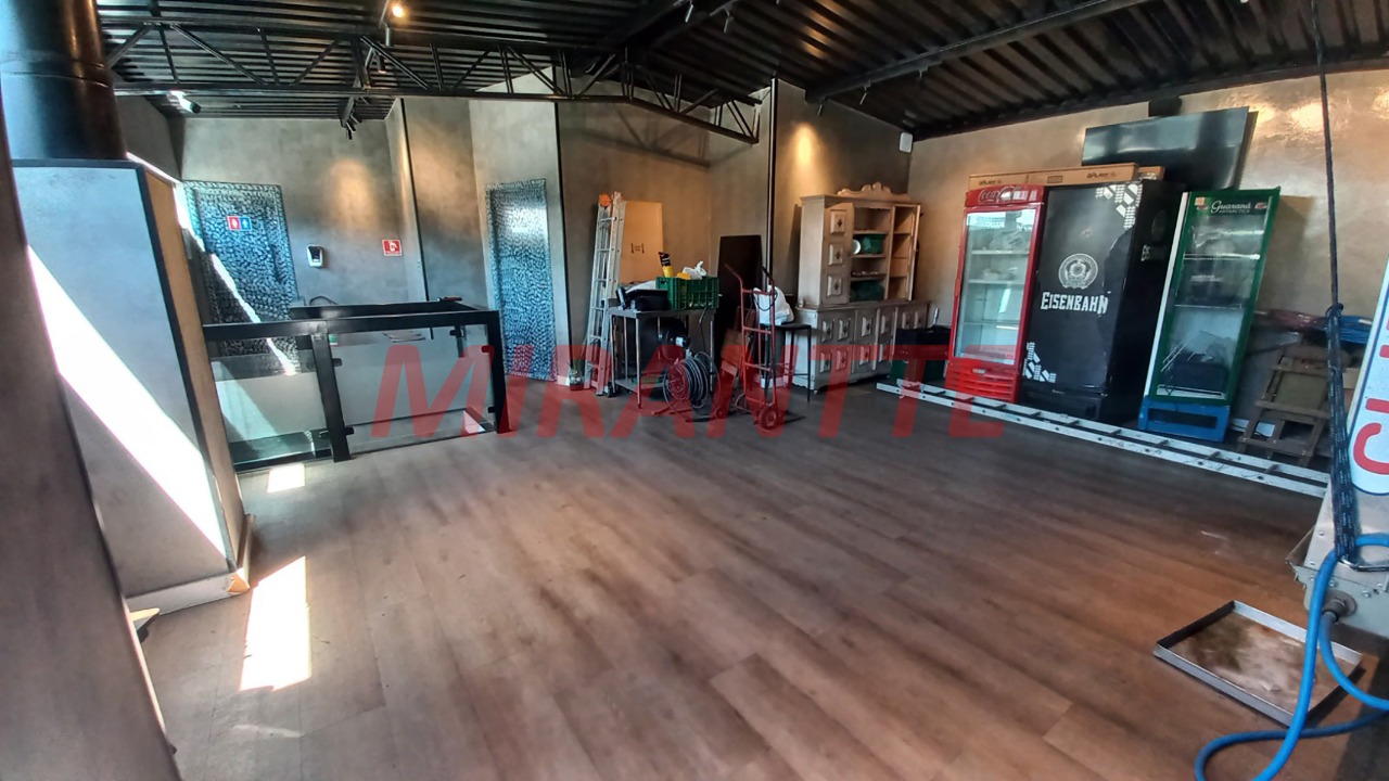 Comercial de 320m² em Água Fria