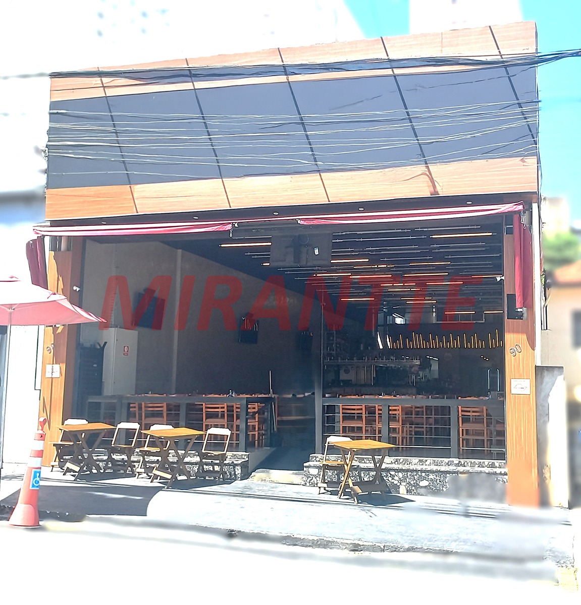 Comercial de 320m² em Água Fria