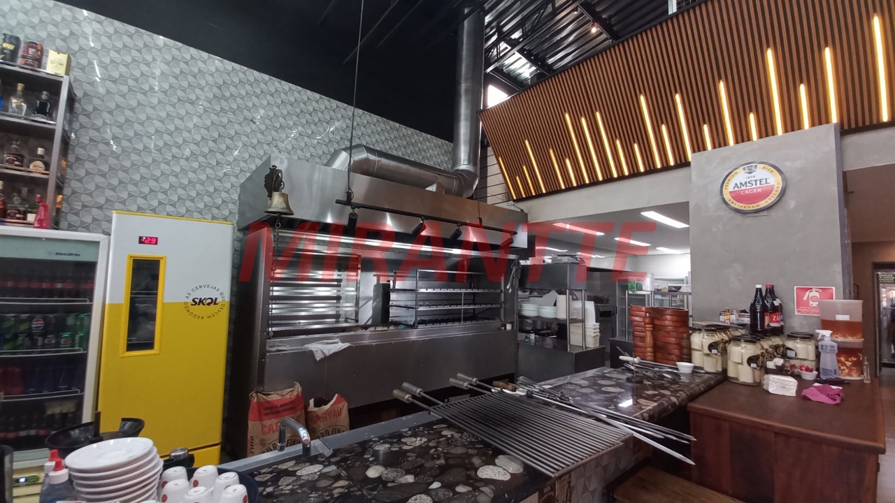 Comercial de 320m² em Água Fria