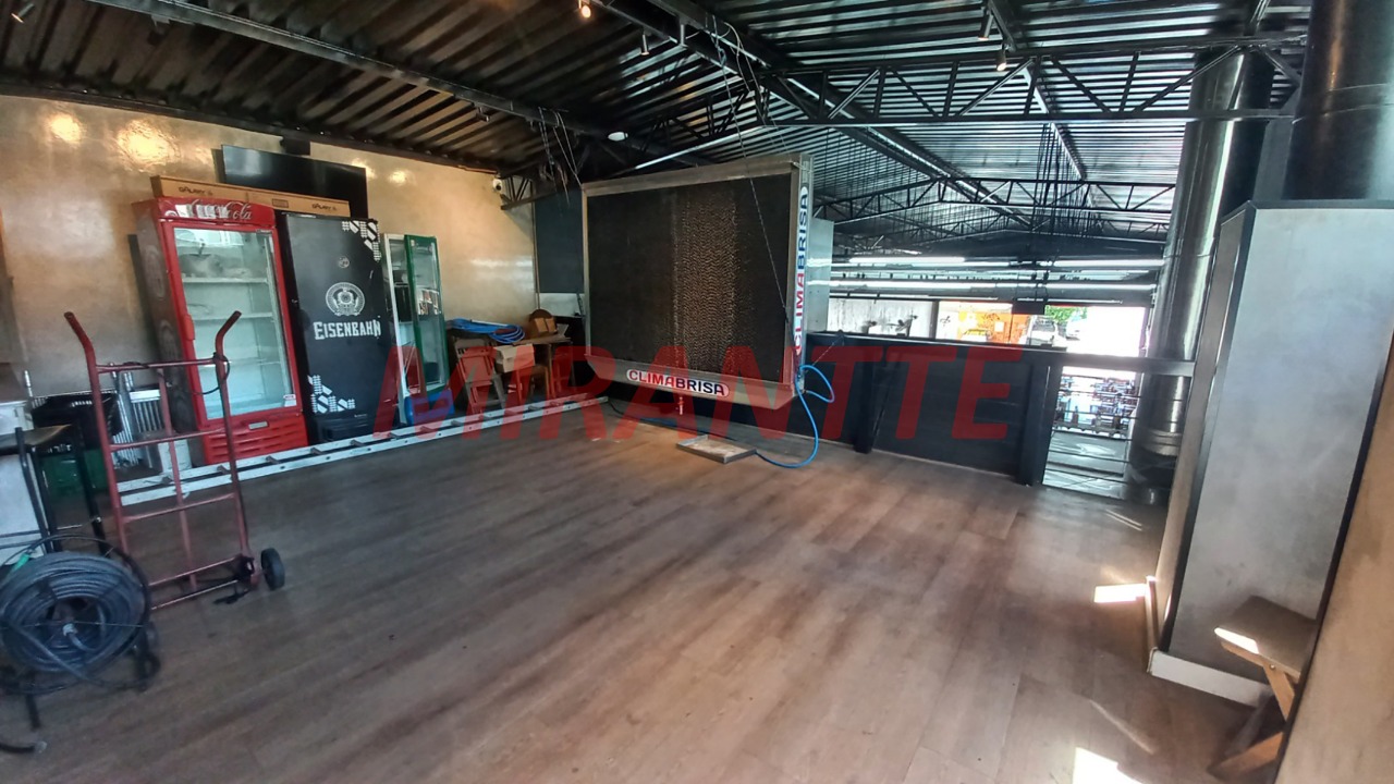 Comercial de 320m² em Água Fria