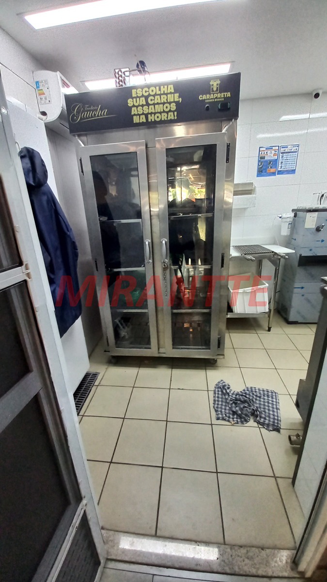 Comercial de 320m² em Água Fria