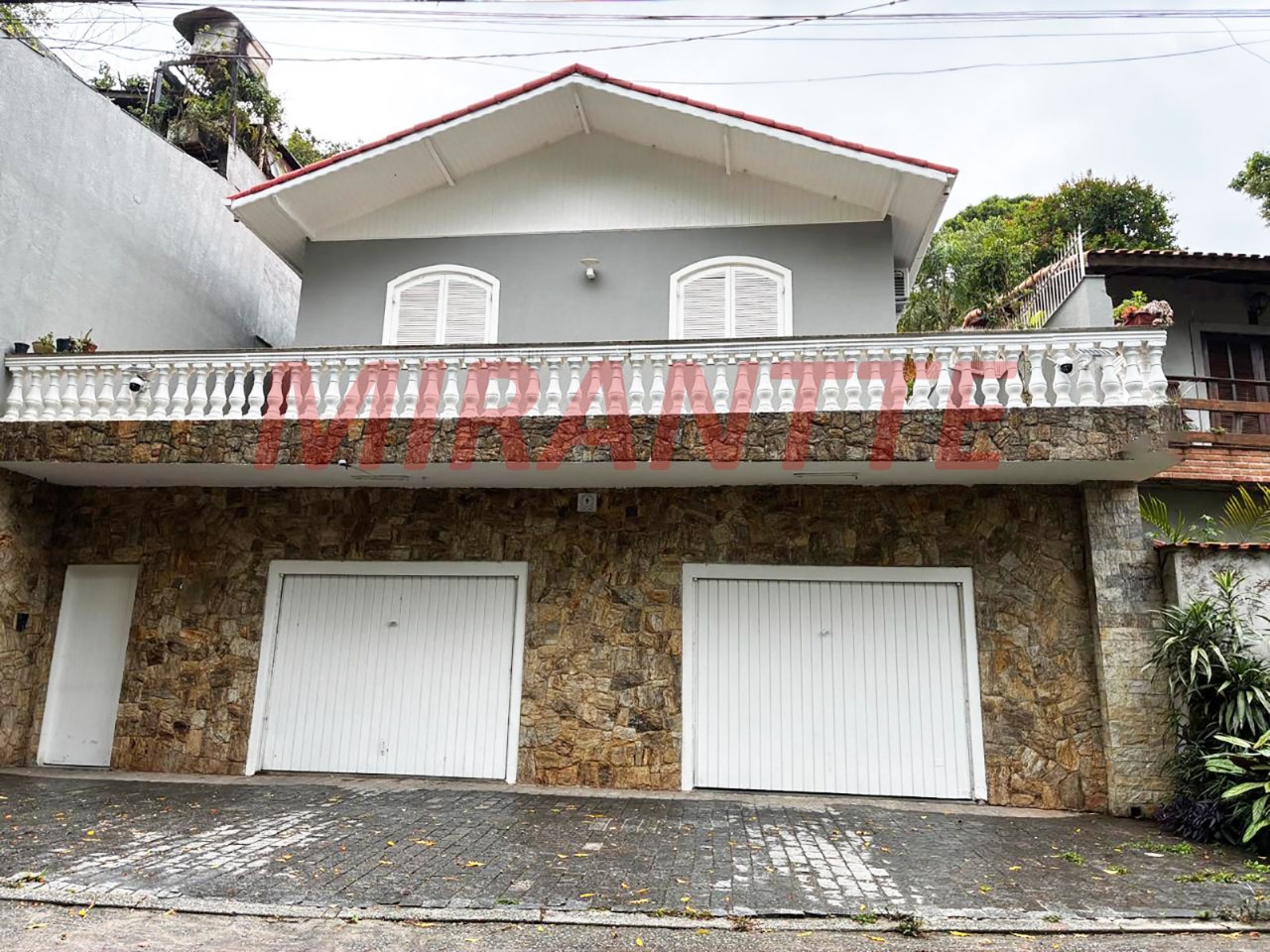 Sobrado de 300m² com 3 quartos em Jardim Samambaia – Mairiporã