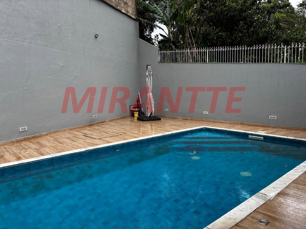 Sobrado de 300m² com 3 quartos em Jardim Samambaia – Mairiporã