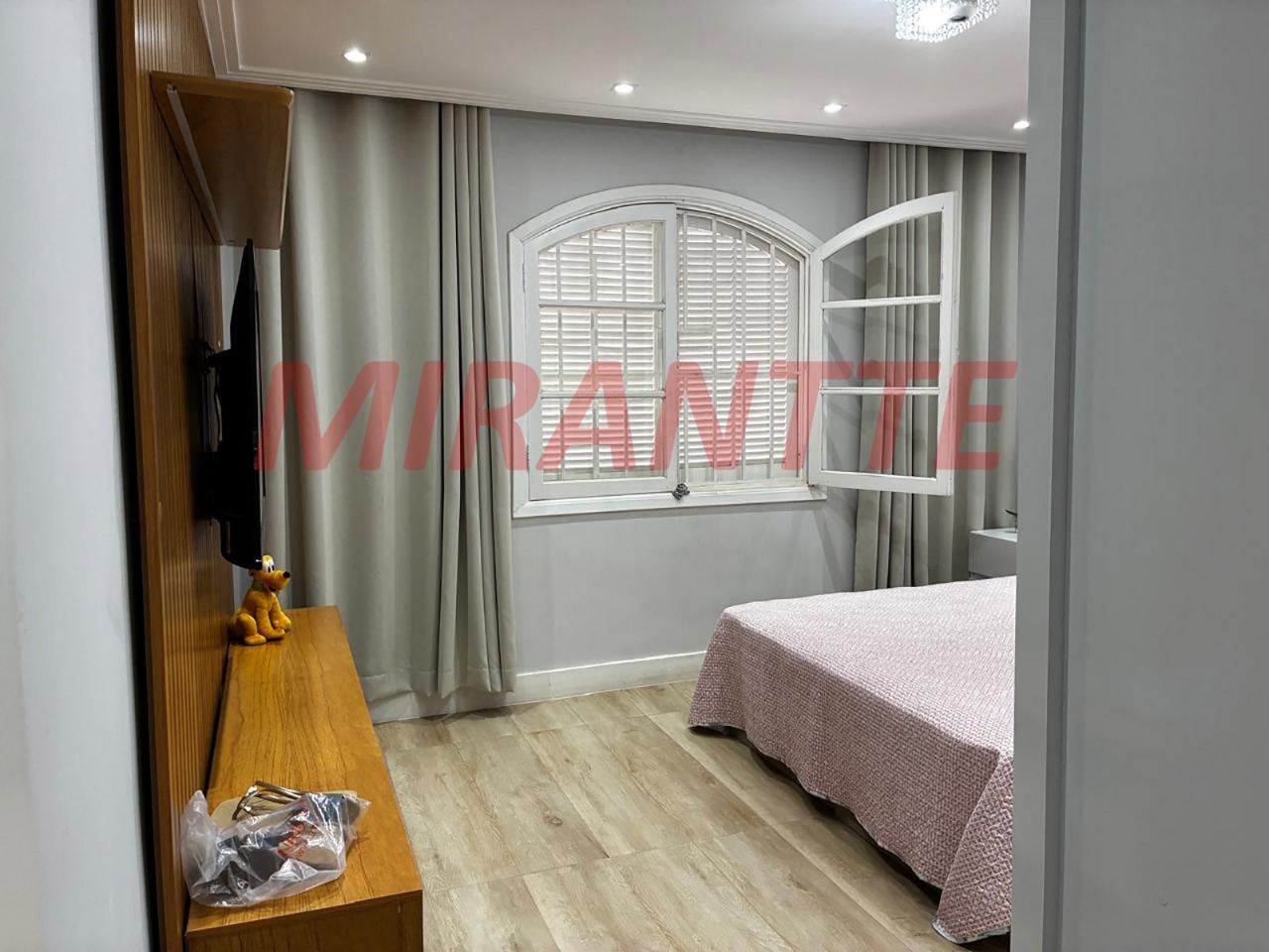 Sobrado de 300m² com 3 quartos em Jardim Samambaia – Mairiporã