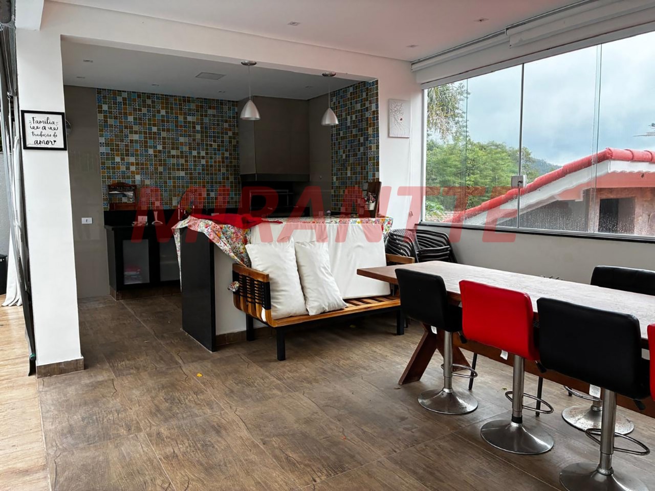 Sobrado de 300m² com 3 quartos em Jardim Samambaia – Mairiporã