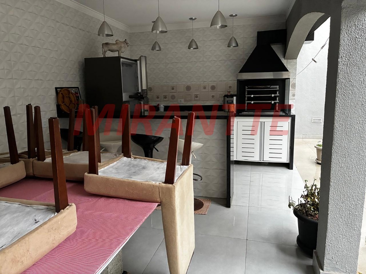 Sobrado de 300m² com 3 quartos em Jardim Samambaia – Mairiporã