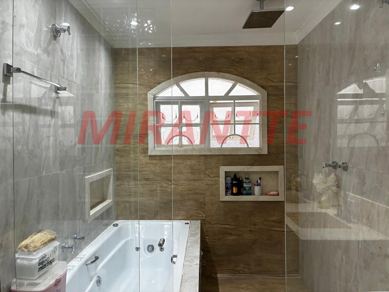 Sobrado de 300m² com 3 quartos em Jardim Samambaia – Mairiporã