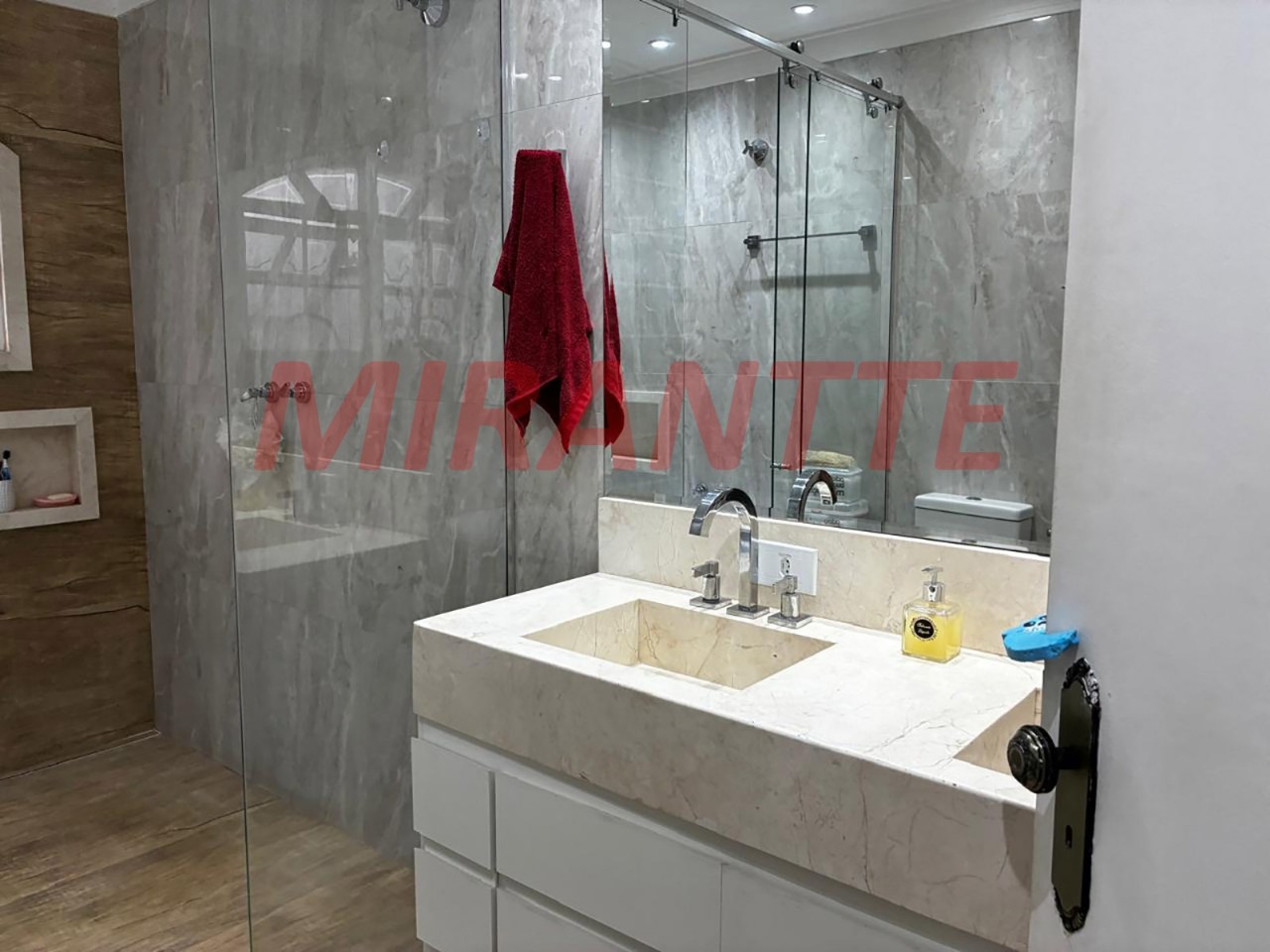 Sobrado de 300m² com 3 quartos em Jardim Samambaia – Mairiporã