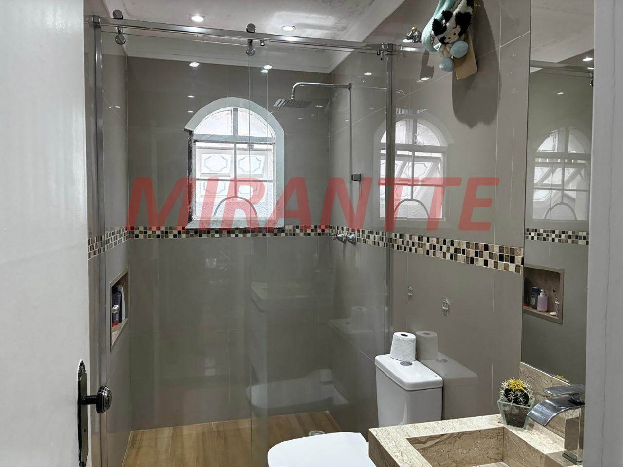 Sobrado de 300m² com 3 quartos em Jardim Samambaia – Mairiporã