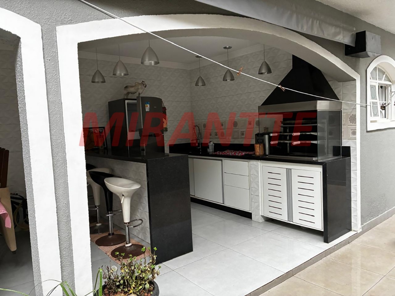 Sobrado de 300m² com 3 quartos em Jardim Samambaia – Mairiporã