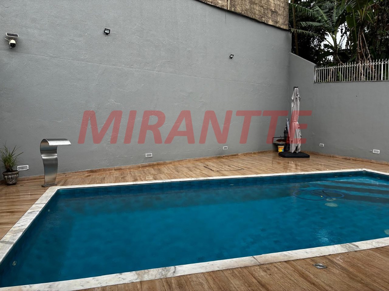Sobrado de 300m² com 3 quartos em Jardim Samambaia – Mairiporã