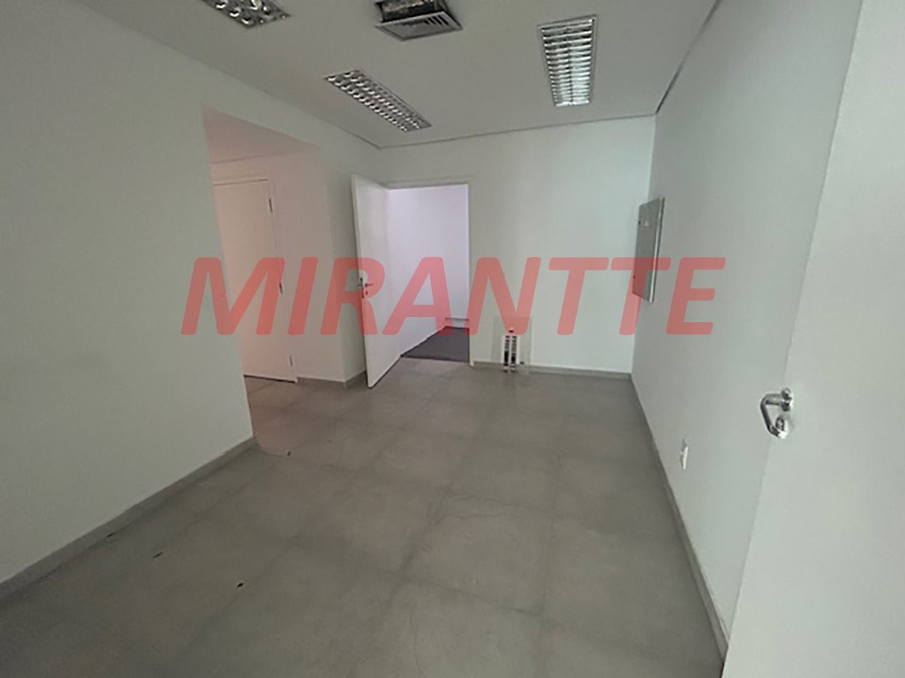 Comercial de 352m² em Limão