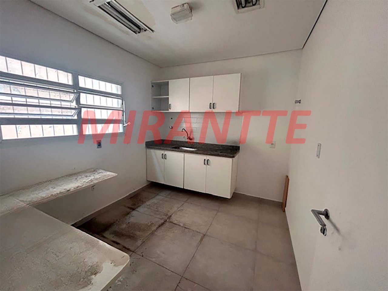 Comercial de 352m² em Limão