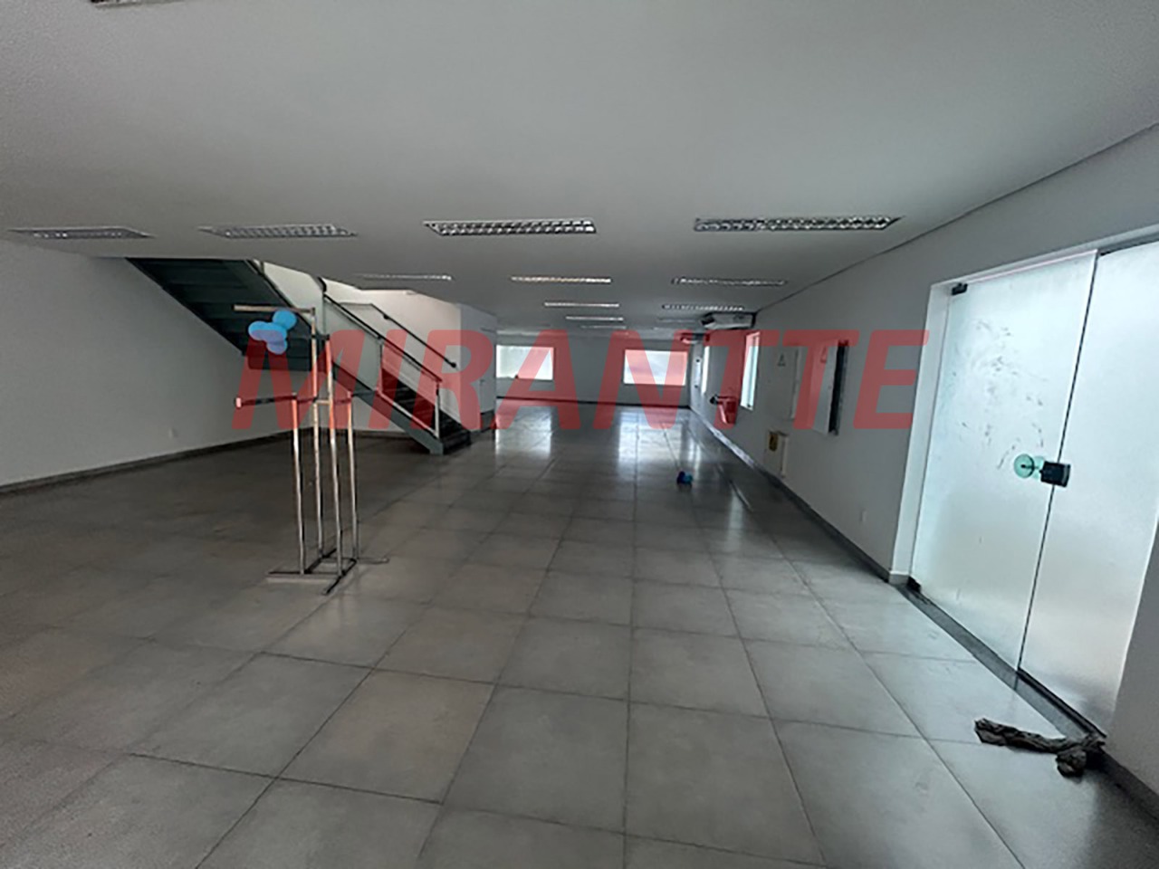 Comercial de 352m² em Limão