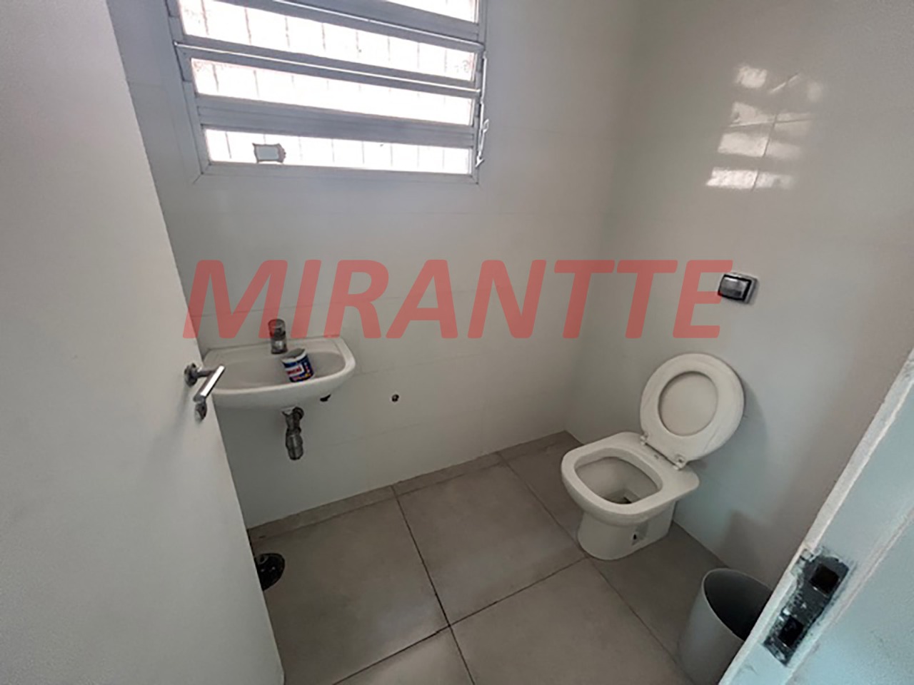 Comercial de 352m² em Limão