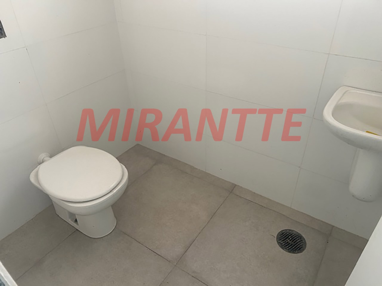 Comercial de 352m² em Limão