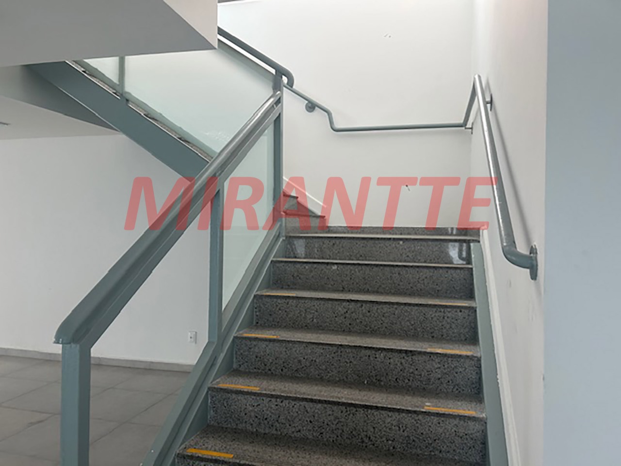 Comercial de 352m² em Limão