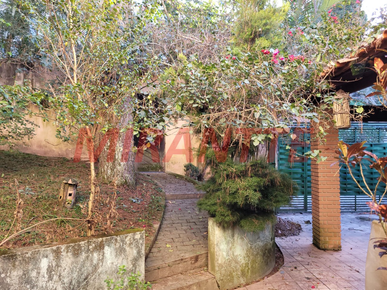 Cond. fechado de 180m² com 3 quartos em Samambaia