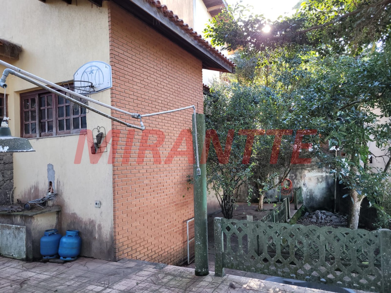 Cond. fechado de 180m² com 3 quartos em Samambaia