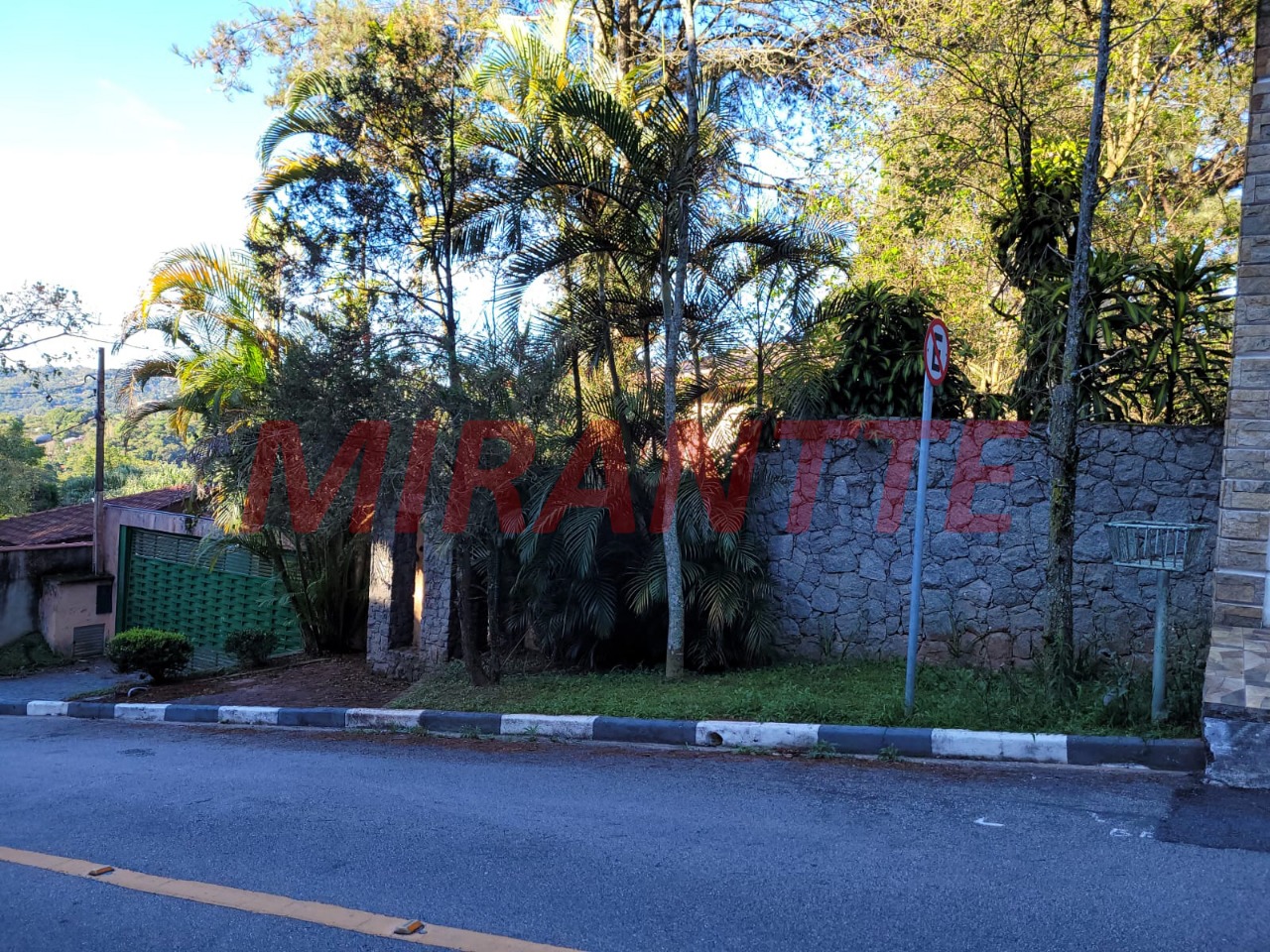 Cond. fechado de 180m² com 3 quartos em Samambaia