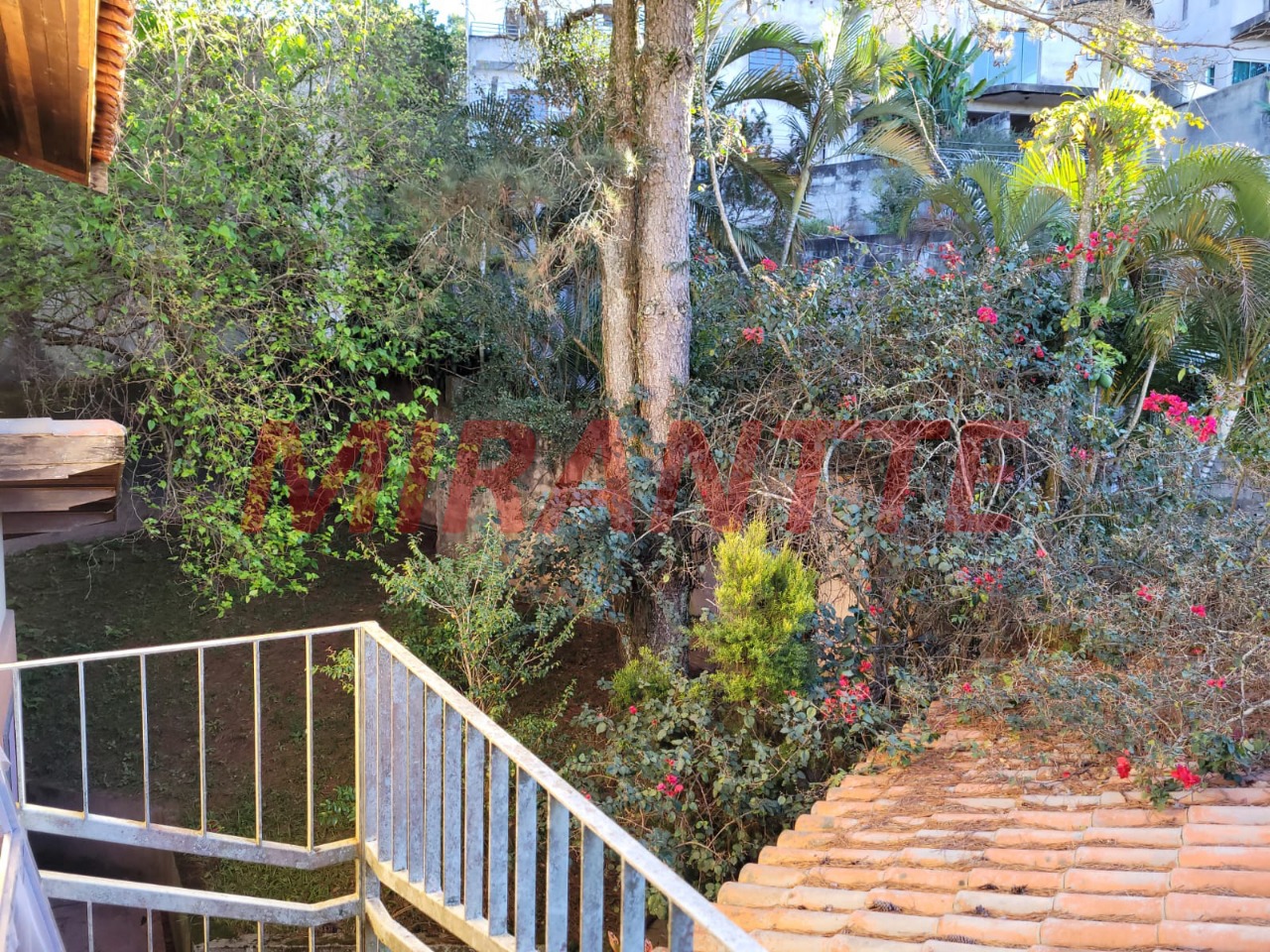 Cond. fechado de 180m² com 3 quartos em Samambaia